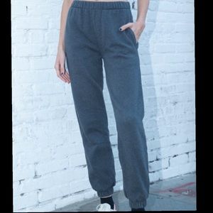 NWOT Brandy Melville Rosa Sweatpants